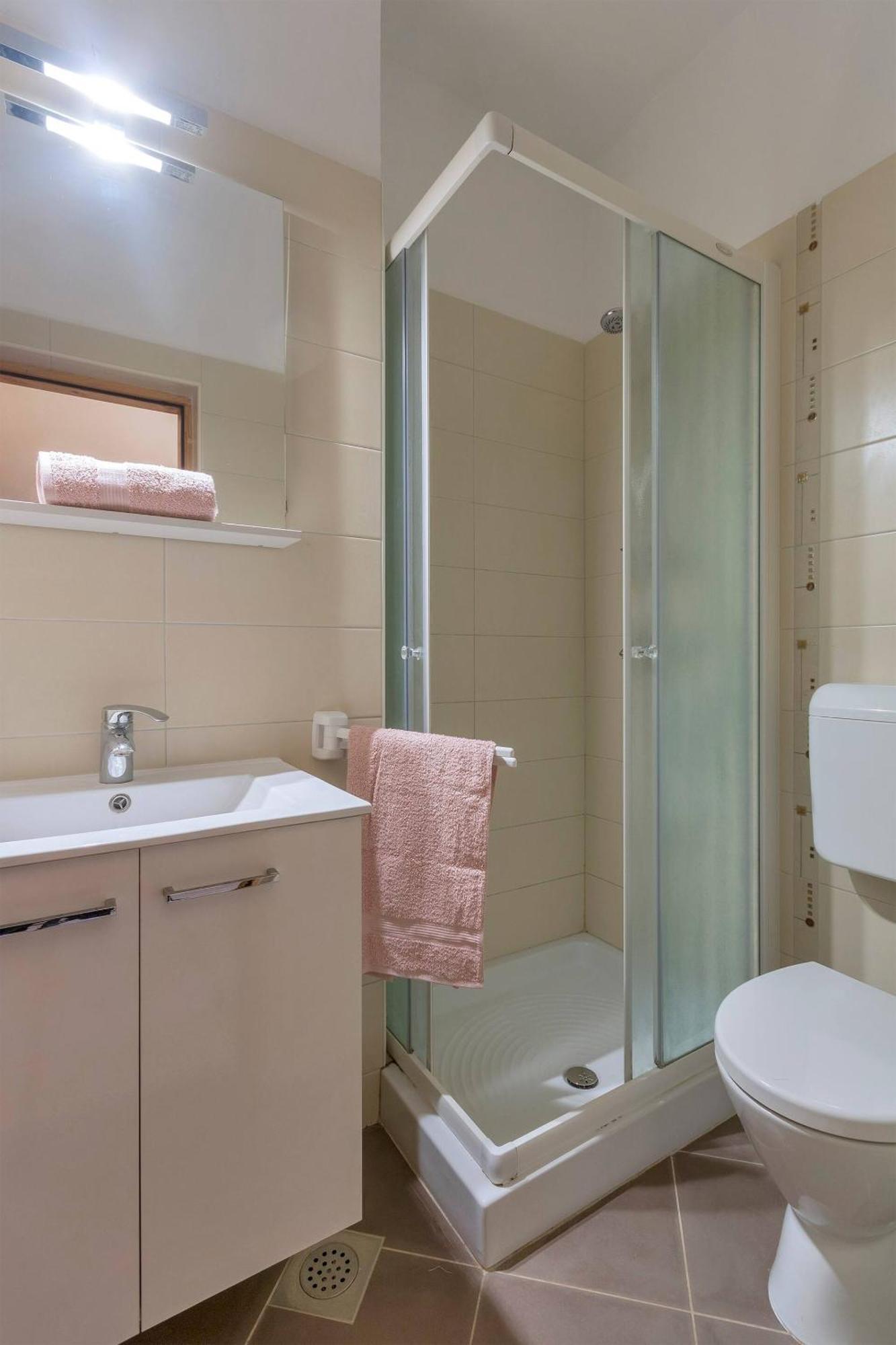Modern, Affordable And Nicely Decorated - Paradise Gasthof *