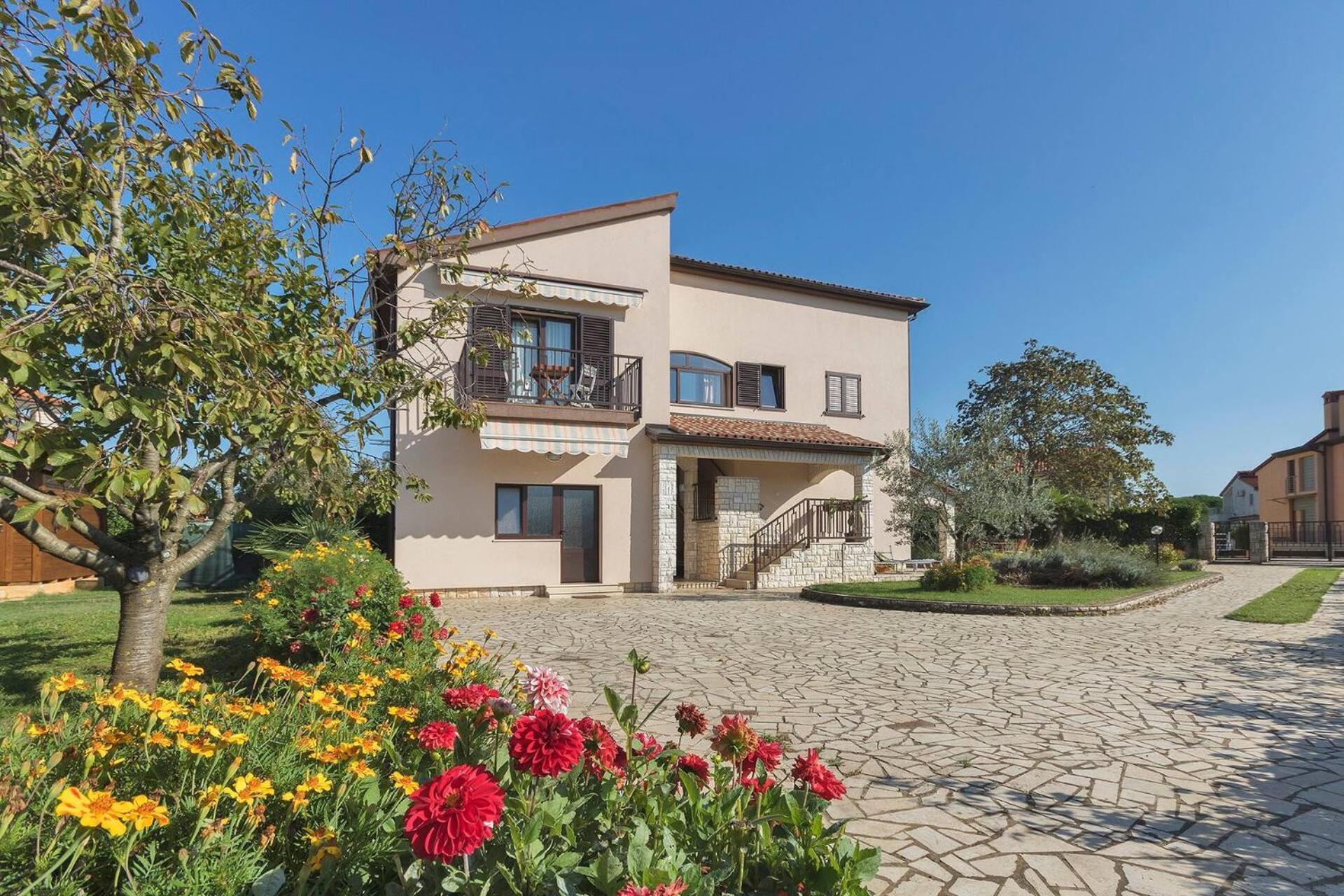 Gasthof Modern, Affordable And Nicely Decorated - Paradise Pula
